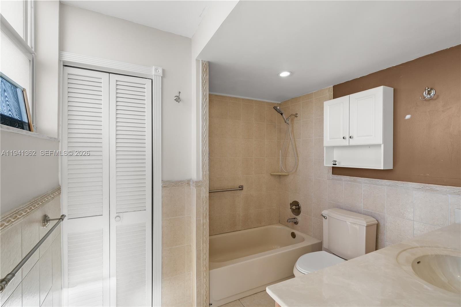 437 Golden Isles Drive 4D, Hallandale Beach, FL 33009 photo 17