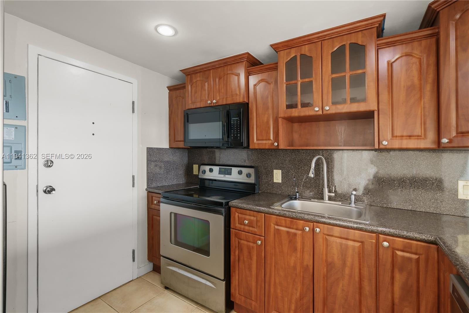 437 Golden Isles Drive 4D — photo 3