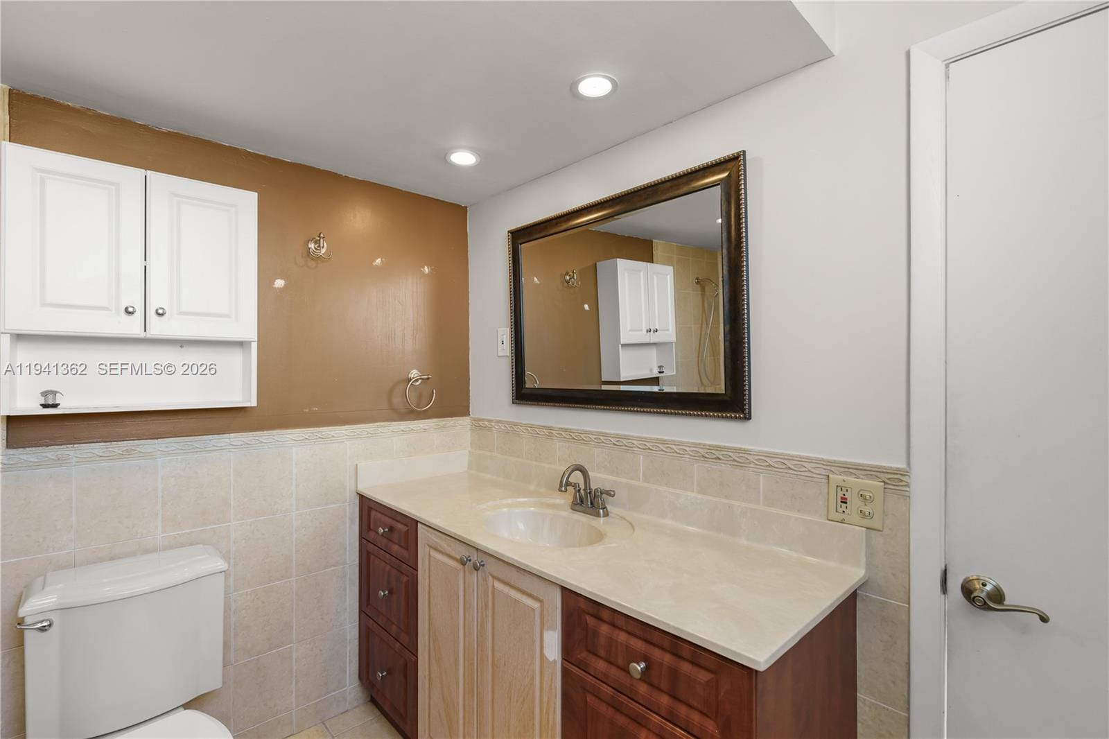 437 Golden Isles Drive 4D — photo 9