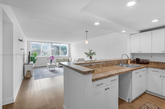 9125 SW 77th Avenue 202, Miami, FL