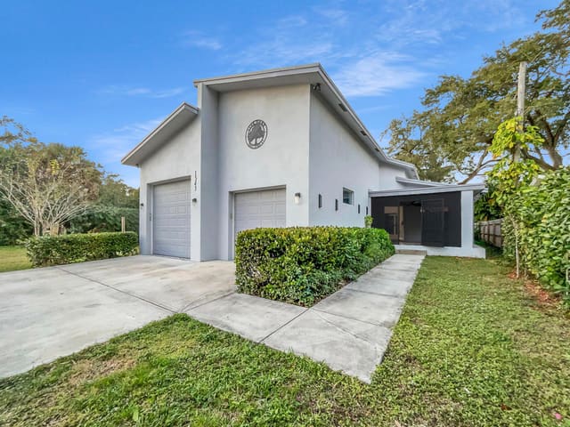 1543 SW 32nd Street, sold in F A Barretts Sub Of W1/2, Fort Lauderdale, FL