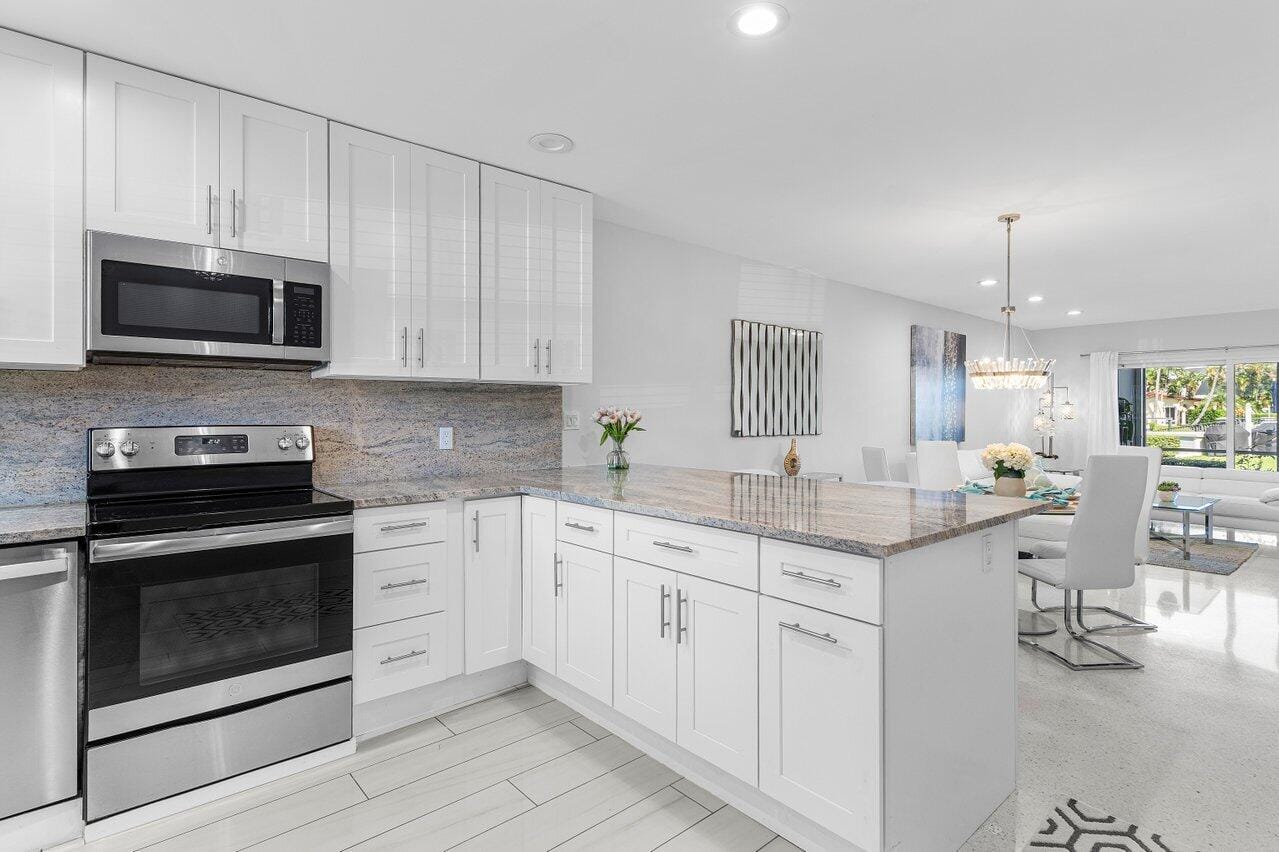 701 NE Harbour Terrace 103 — photo 4