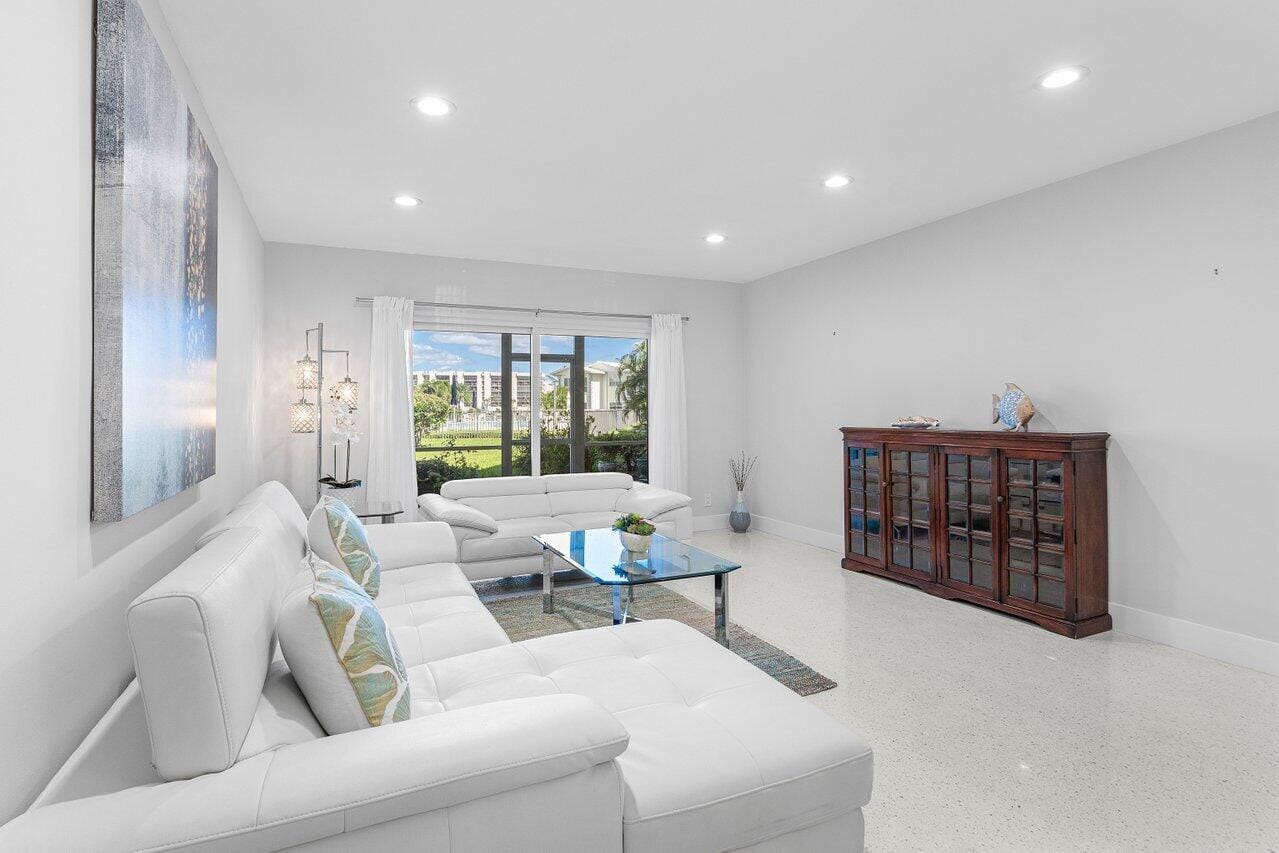 701 NE Harbour Terrace 103 — photo 10