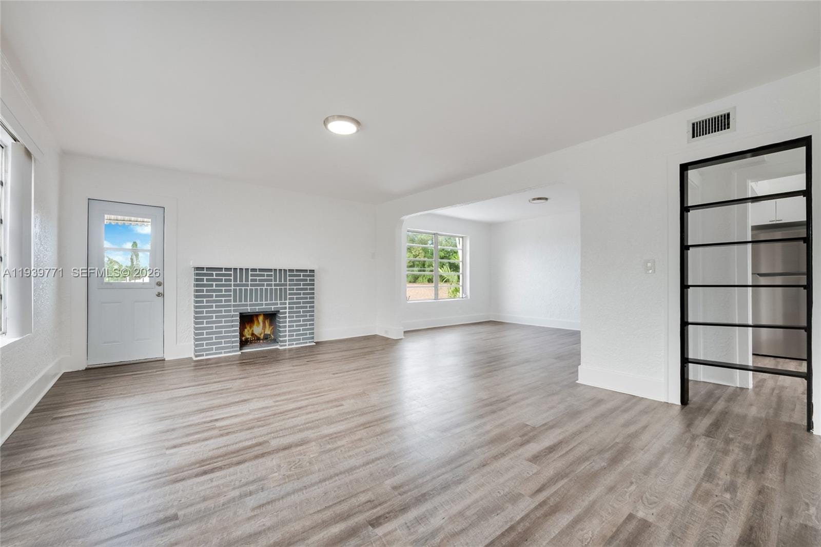 1736 SW 9th Street — photo 3