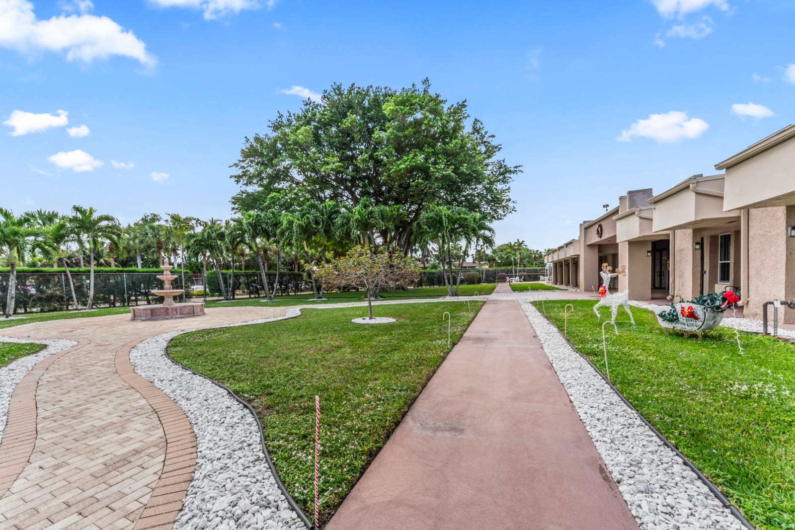 225 Bonnie Boulevard 302, Palm Springs, FL 33461 photo 24