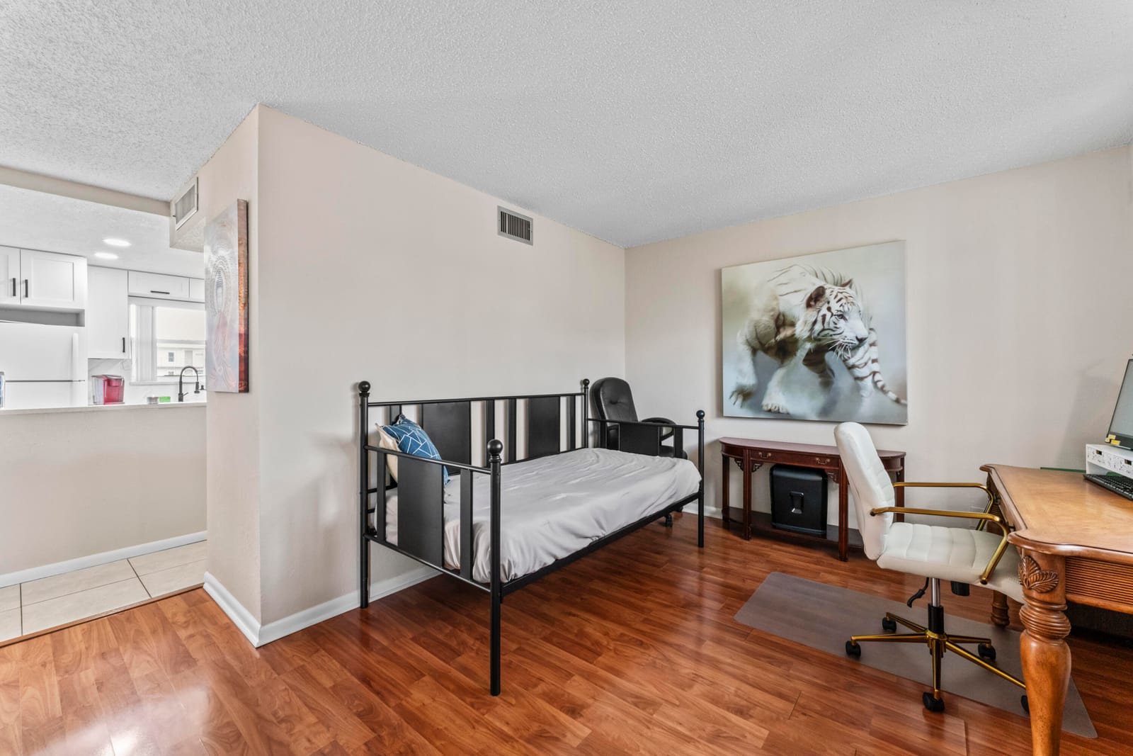 225 Bonnie Boulevard 302 — photo 8