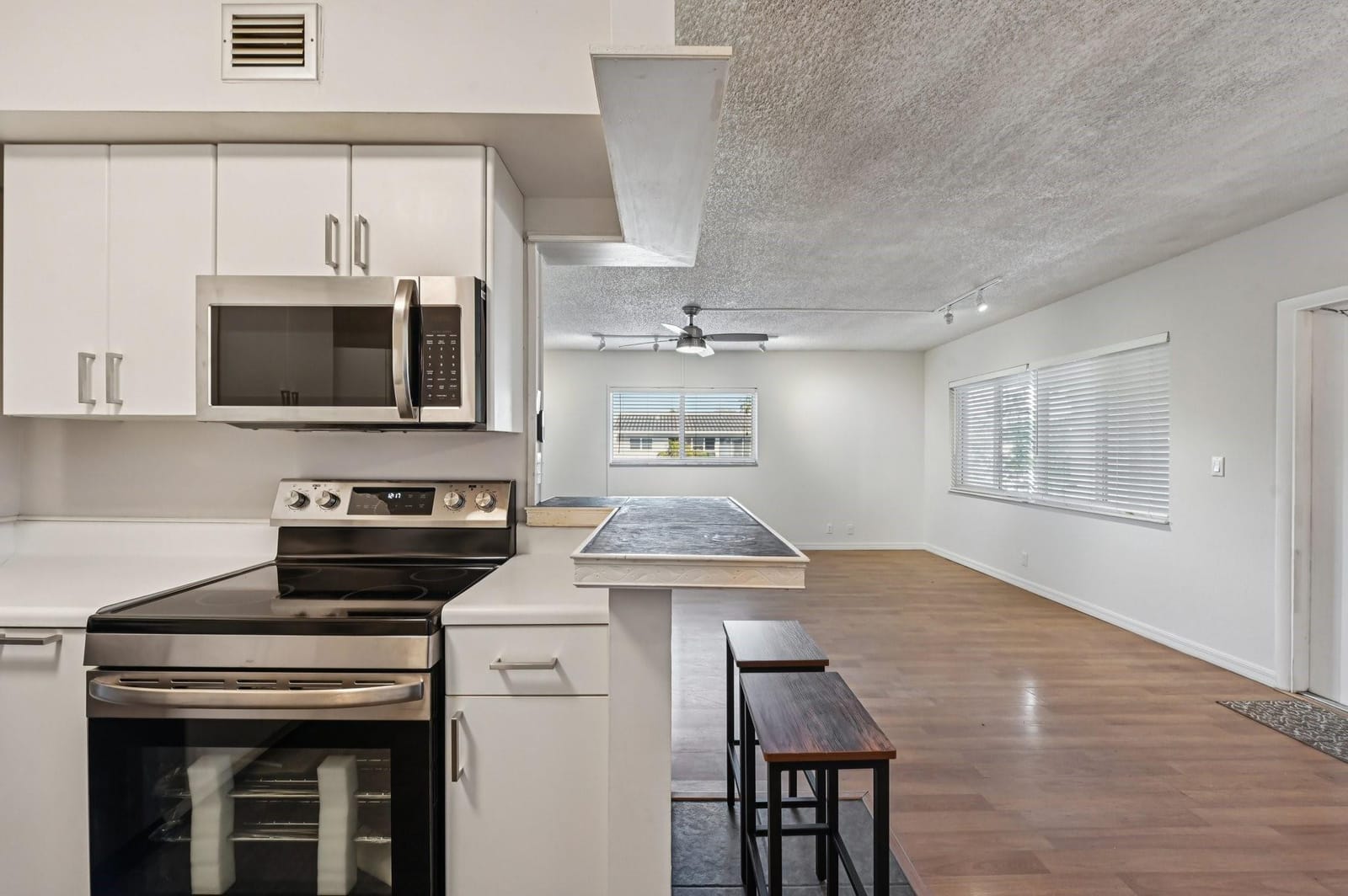 1400 NE 54th Street 208 — photo 9