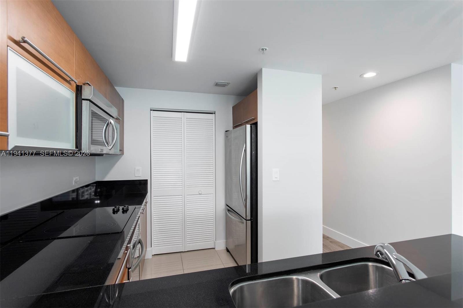 244 Biscayne Boulevard 2107, Miami, FL 33132 photo 4