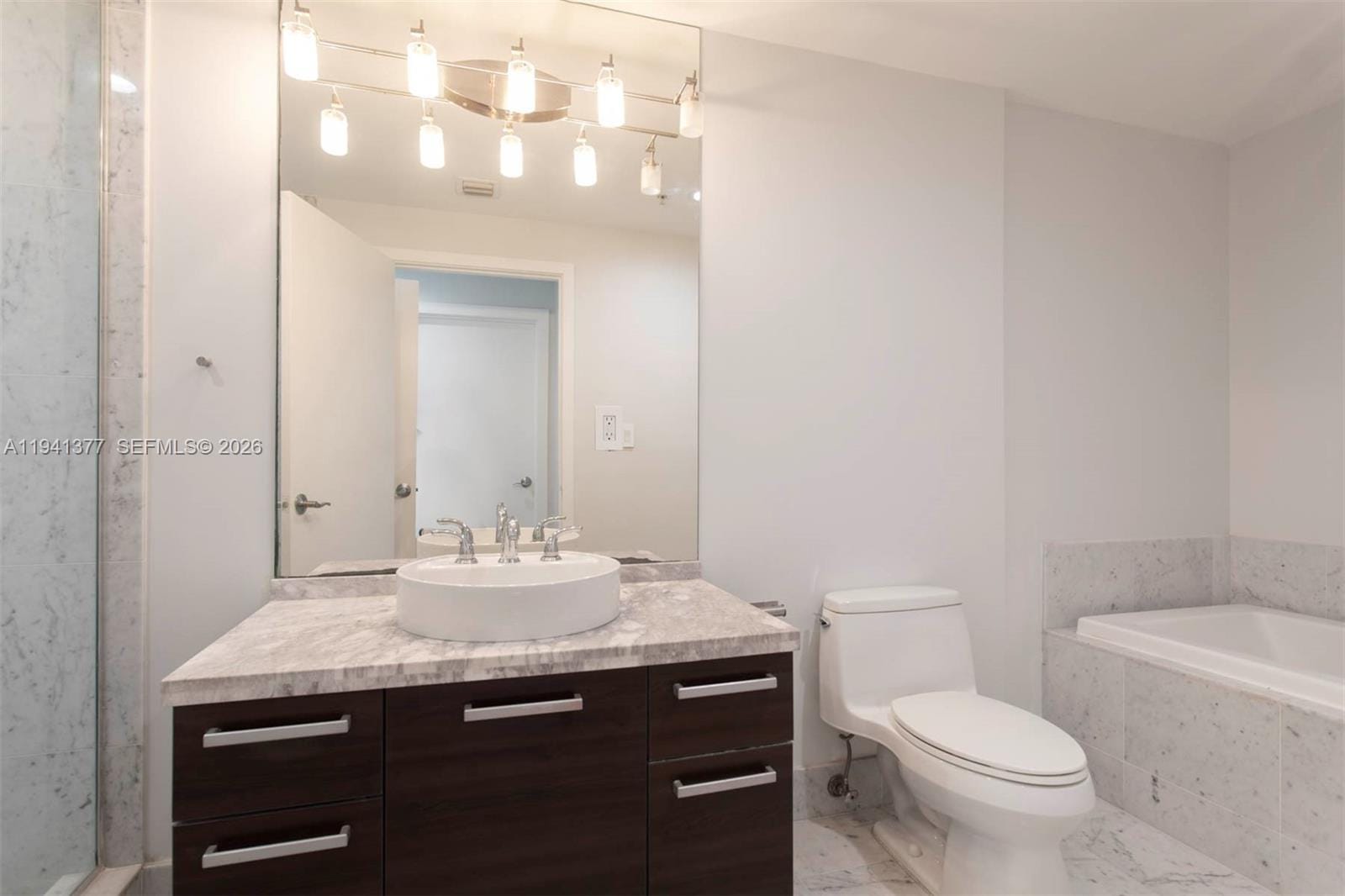 244 Biscayne Boulevard 2107, Miami, FL 33132 photo 8
