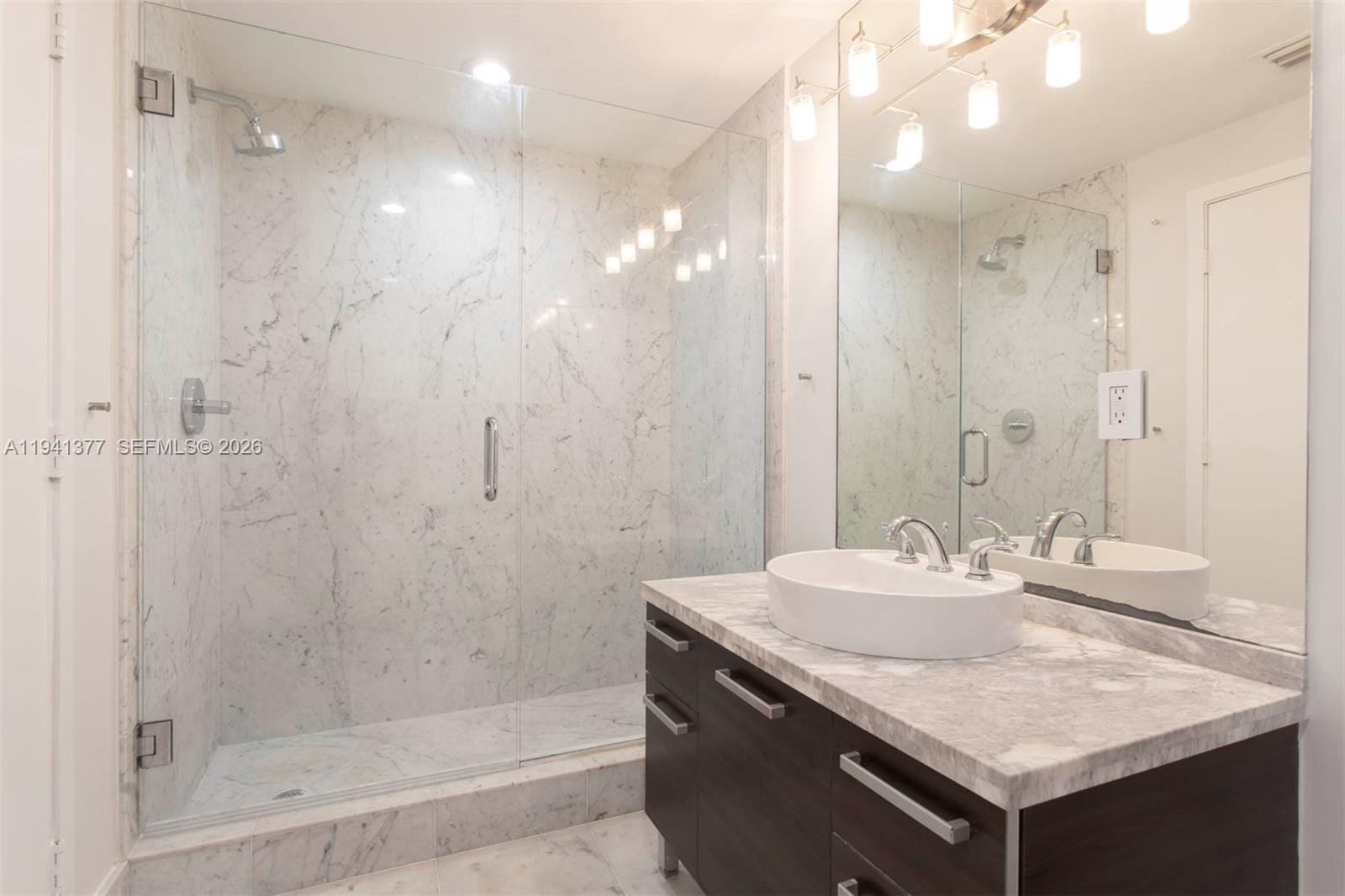 244 Biscayne Boulevard 2107, Miami, FL 33132 photo 9