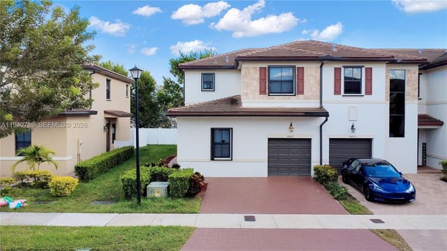 10137 W 32nd Lane, Hialeah, FL 33018