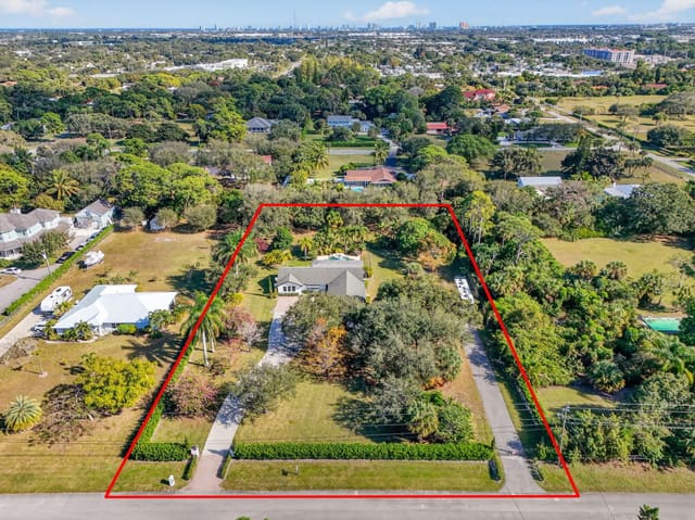 8218 S Elizabeth Avenue, sold in Square Lake, Palm Beach Gardens, FL