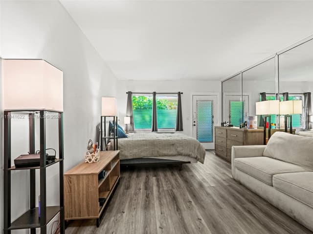 1060 Pennsylvania Avenue 4, sold in Penn Eleven Co-Op, Miami Beach, FL