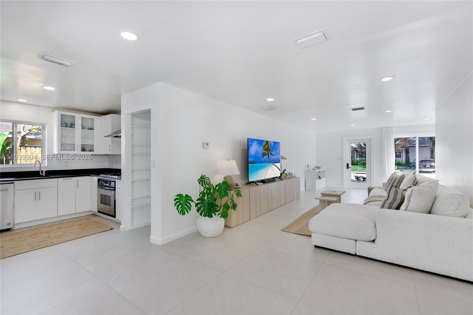 617 SW 5th Avenue — photo 3