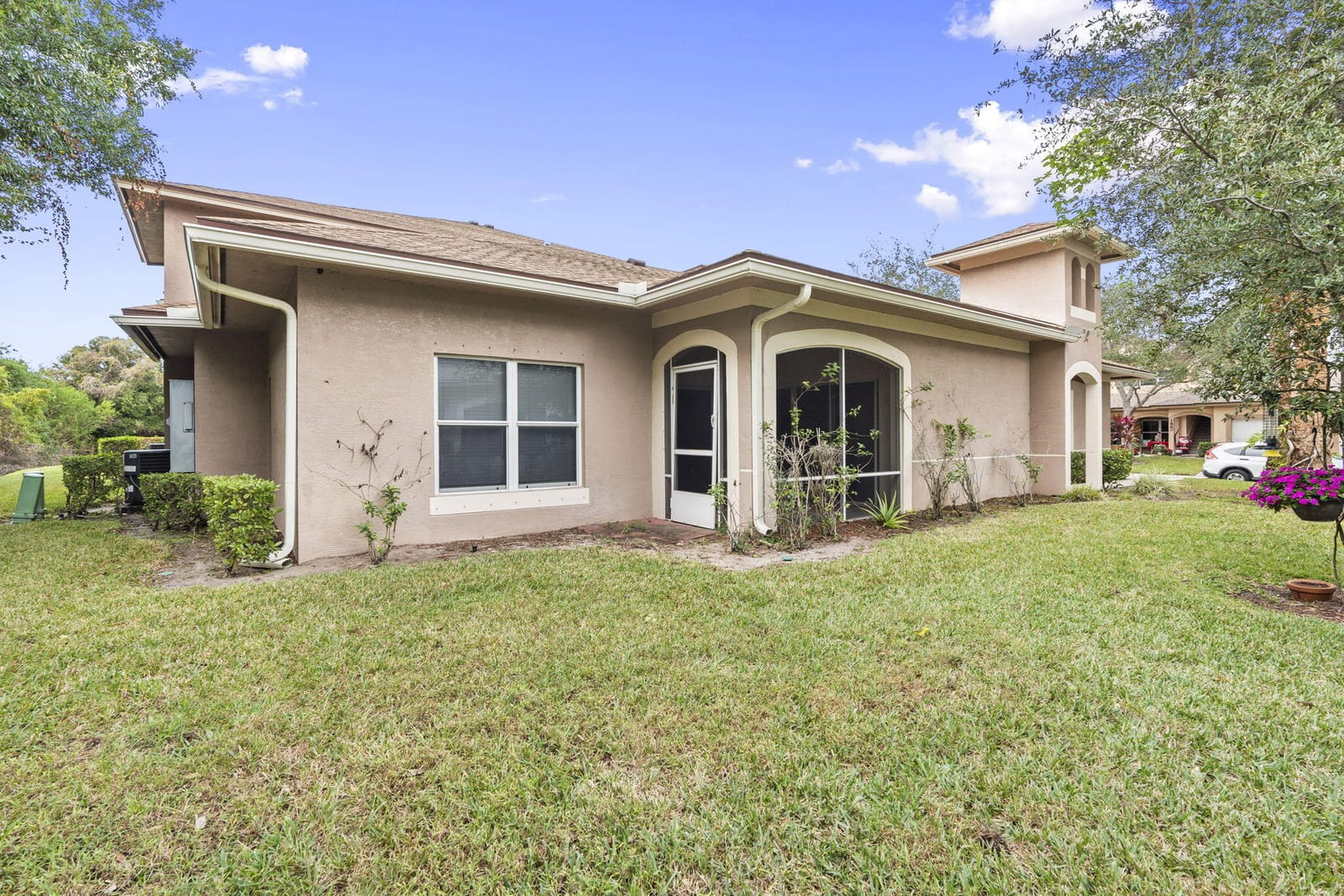 1863 S Dovetail Drive B1 — photo 2