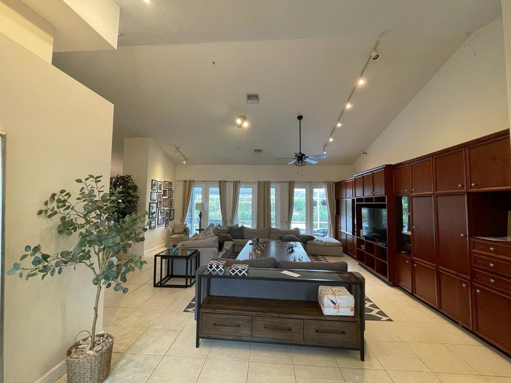 1111 SE Westchester Drive — photo 3