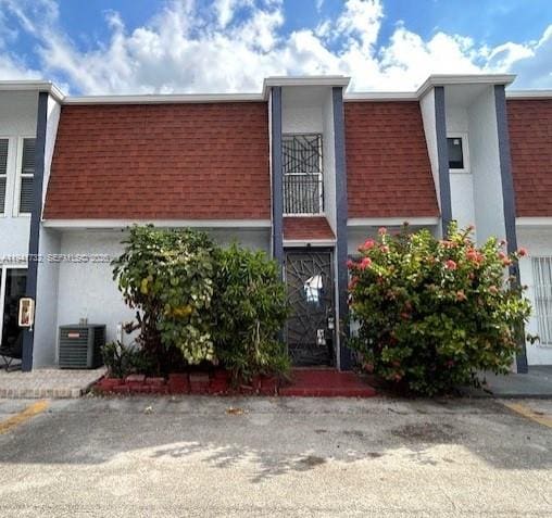 318 NW 107th Avenue 2B, sold in Laguna Club, Miami, FL