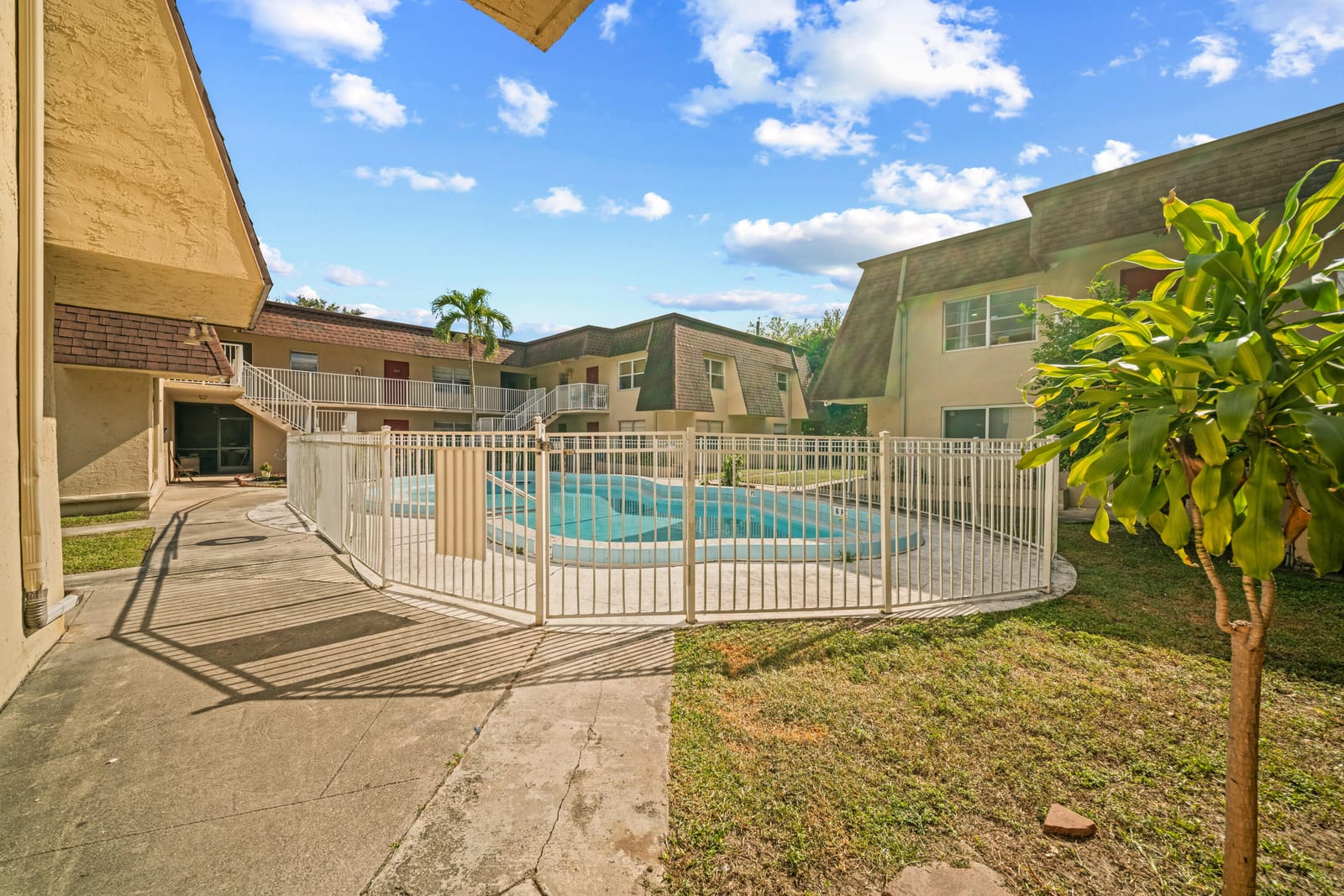 4528 SW 54th Street 302-B, Dania Beach, FL 33314 photo 8