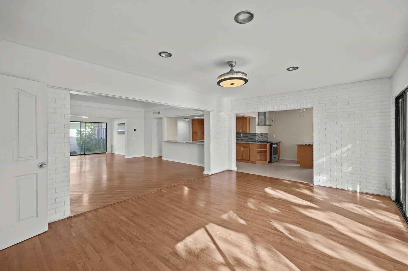 6104 White Oak Lane — photo 8