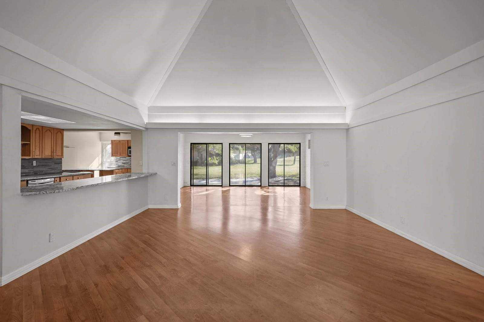 6104 White Oak Lane — photo 10