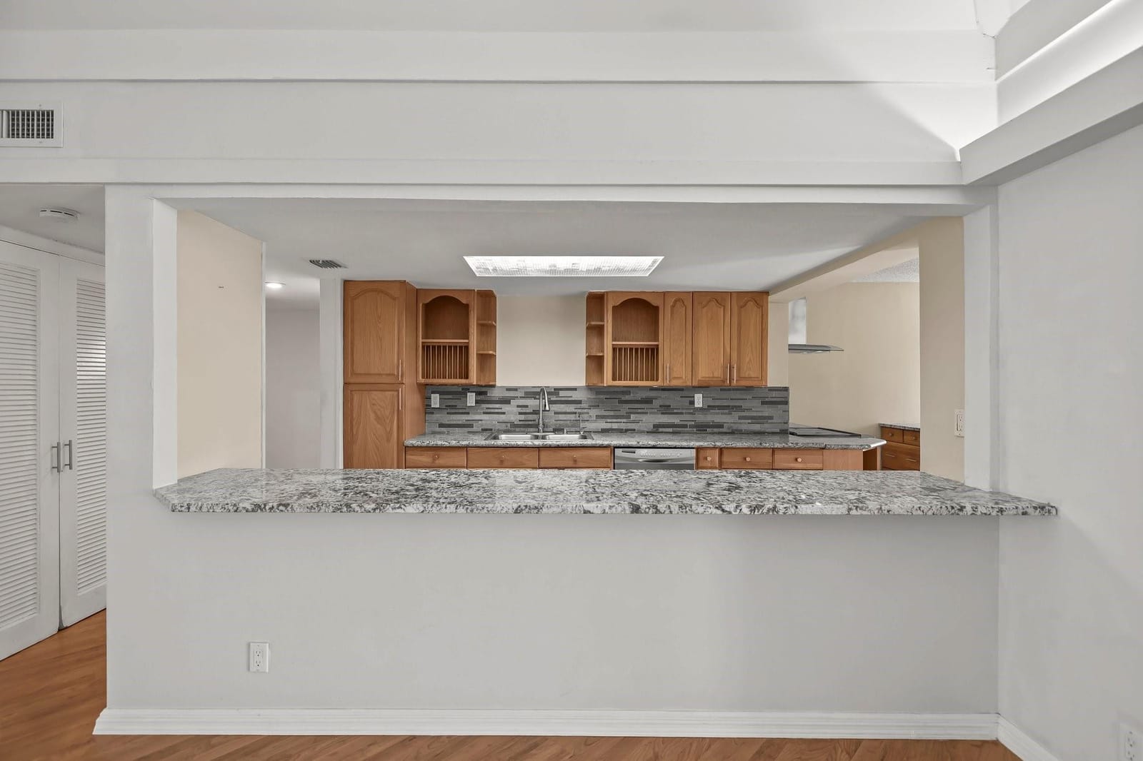 6104 White Oak Lane — photo 7