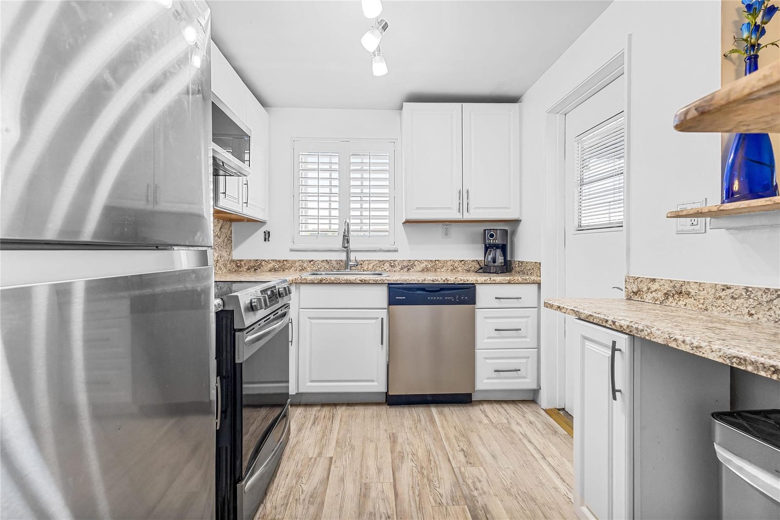 490 SE 19th Avenue 203, Pompano Beach, FL 33060 photo 11