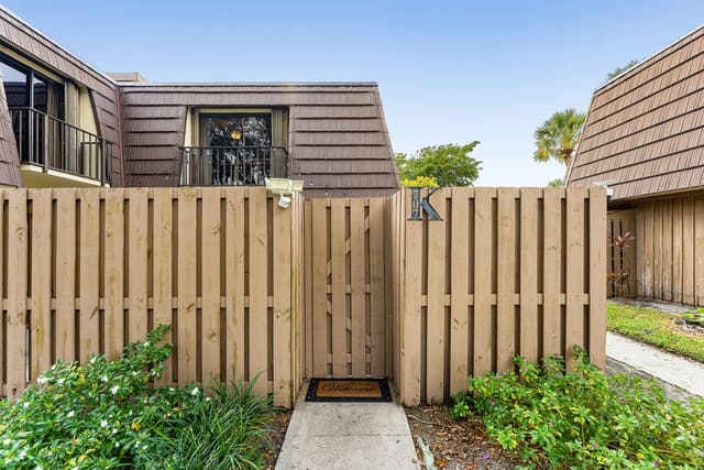 707 7th Court, sold in Sandalwood Estates, Palm Beach Gardens, FL
