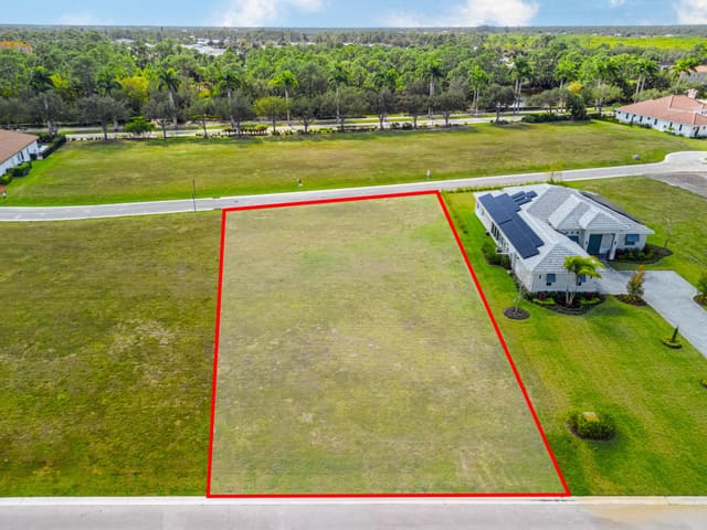 135 SE Via Lago Garda, Port St. Lucie, FL 34952