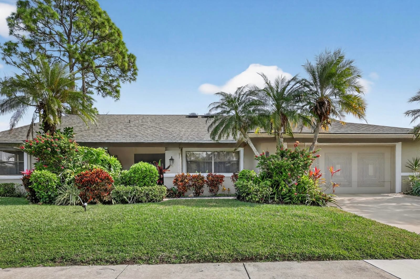 560 Juniper Place, Wellington, FL 33414