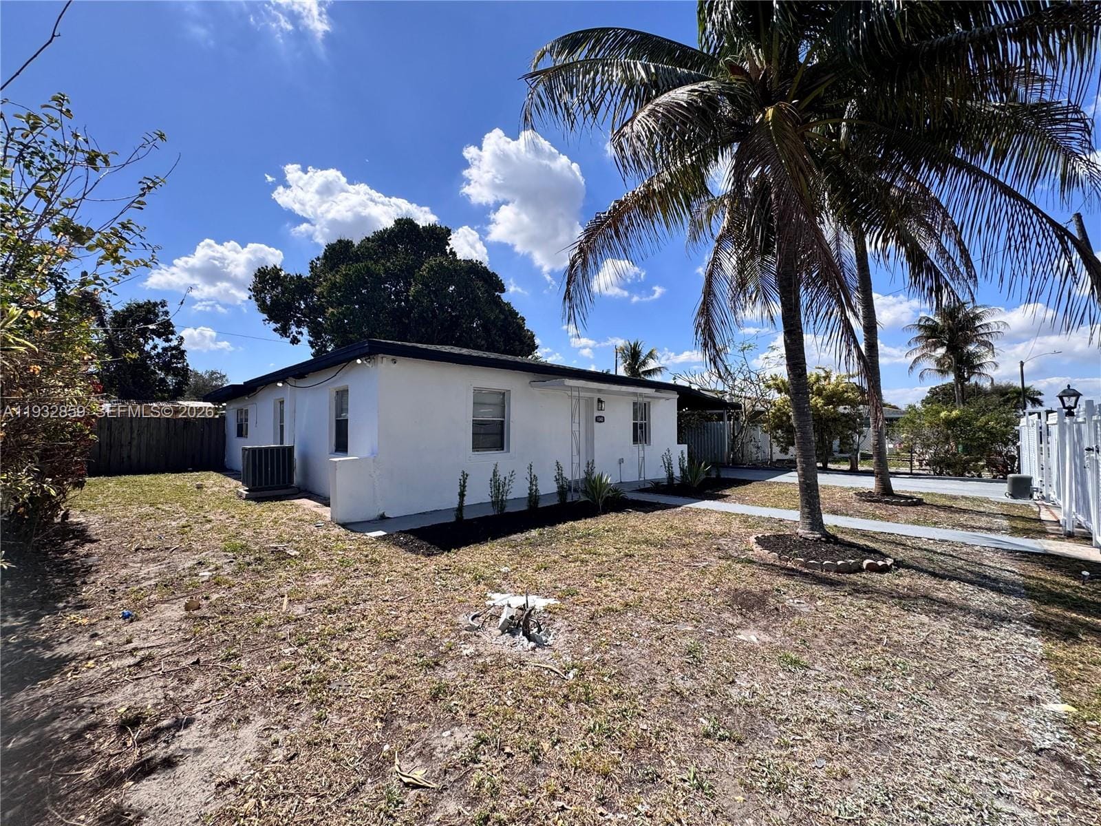 1040 Curtiss Drive — photo 4