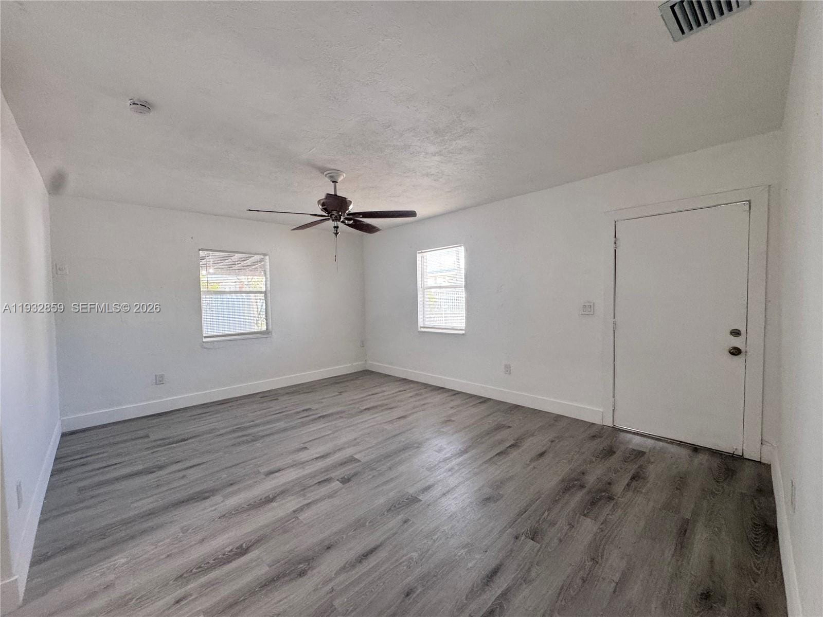 1040 Curtiss Drive — photo 7