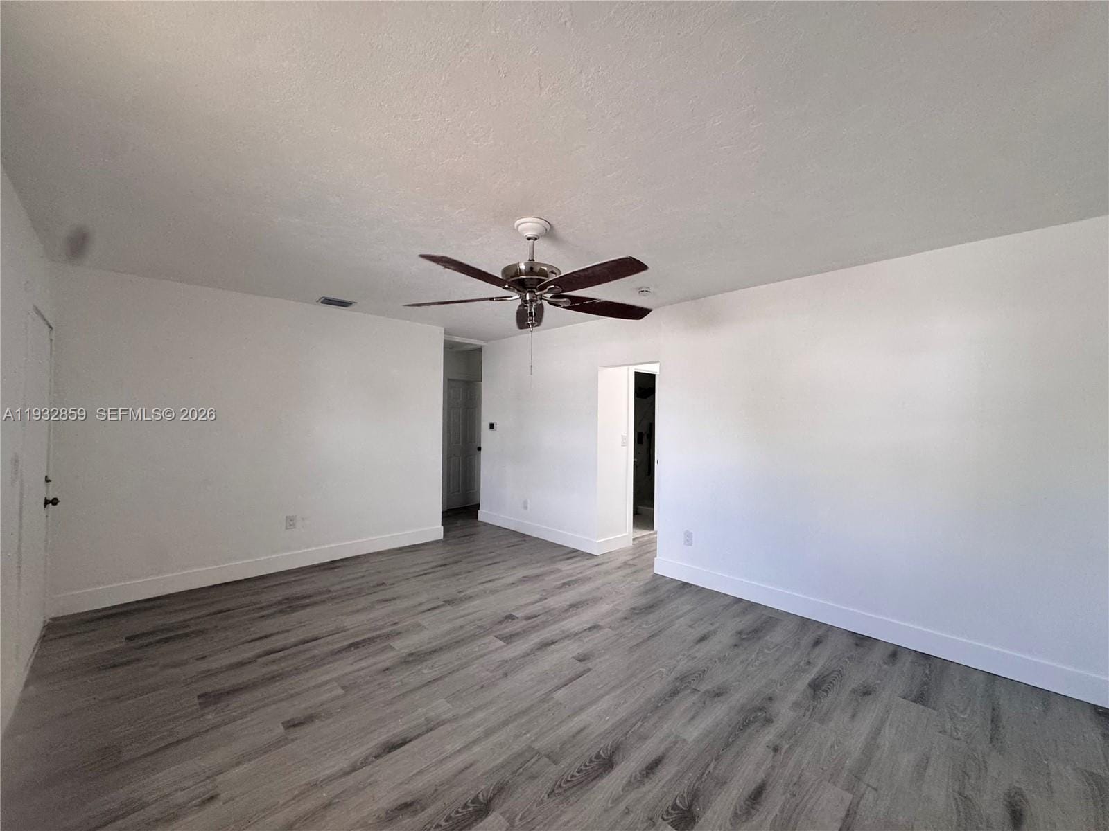 1040 Curtiss Drive — photo 8