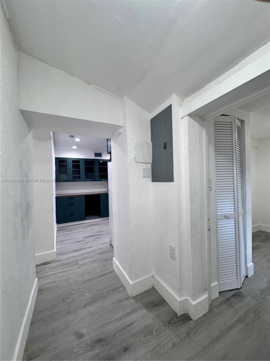 1040 Curtiss Drive — photo 9