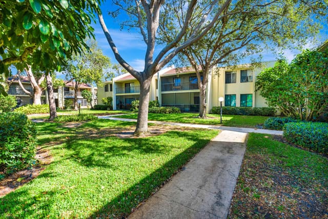 150 Pineview Road L3, sold in Pines Of Jupiter/Tequesta Condo, Jupiter, FL
