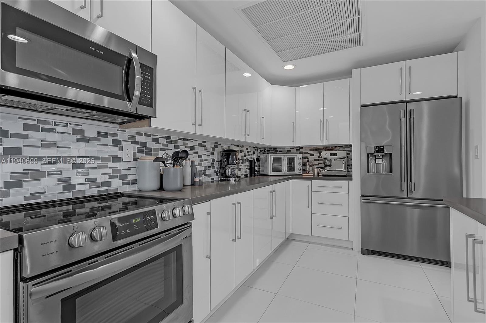 1405 Galiano Street 4 — photo 11
