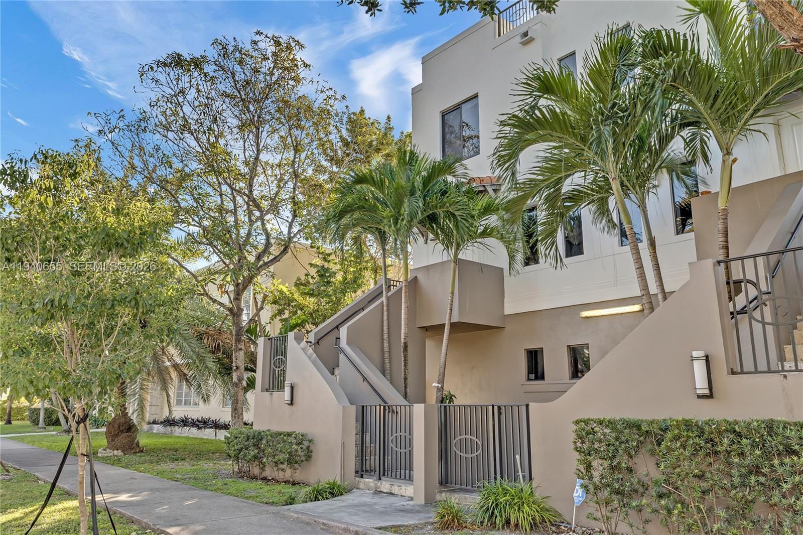1405 Galiano Street 4 — photo 3