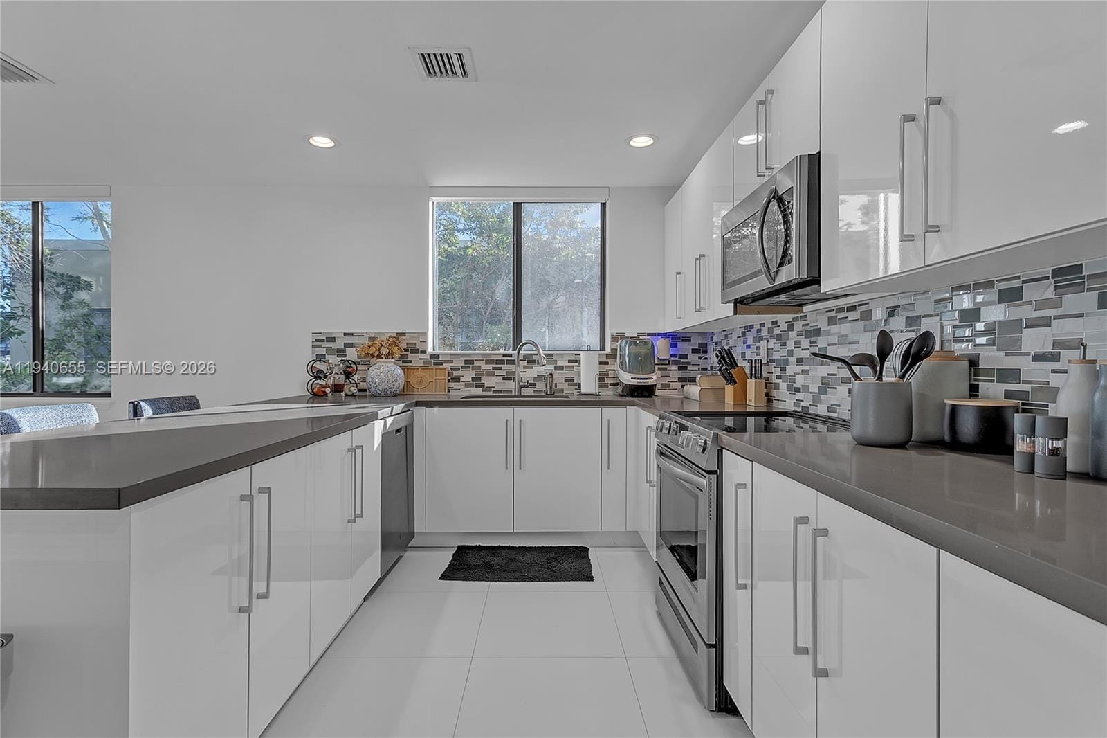 1405 Galiano Street 4 — photo 10
