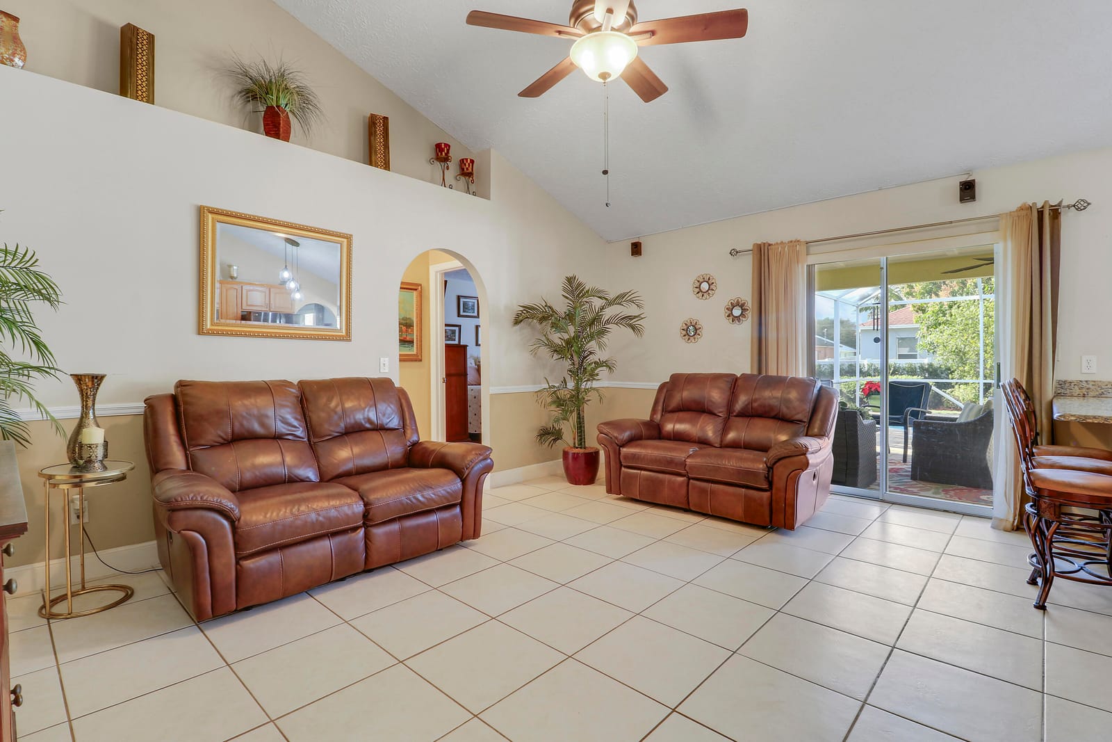 2374 SW Chateau Terrace — photo 3