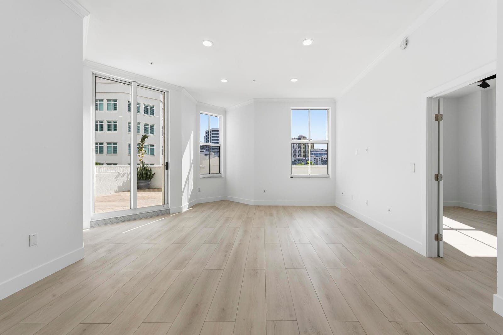 255 Evernia Street 311 — photo 2