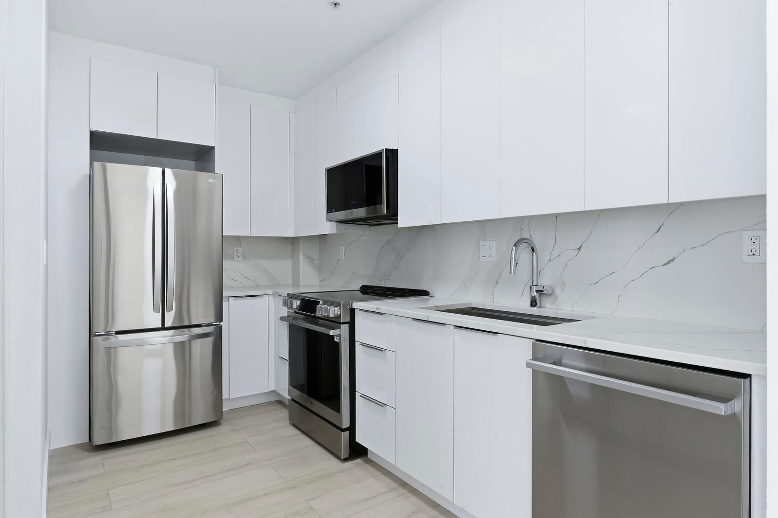 255 Evernia Street 311 — photo 8