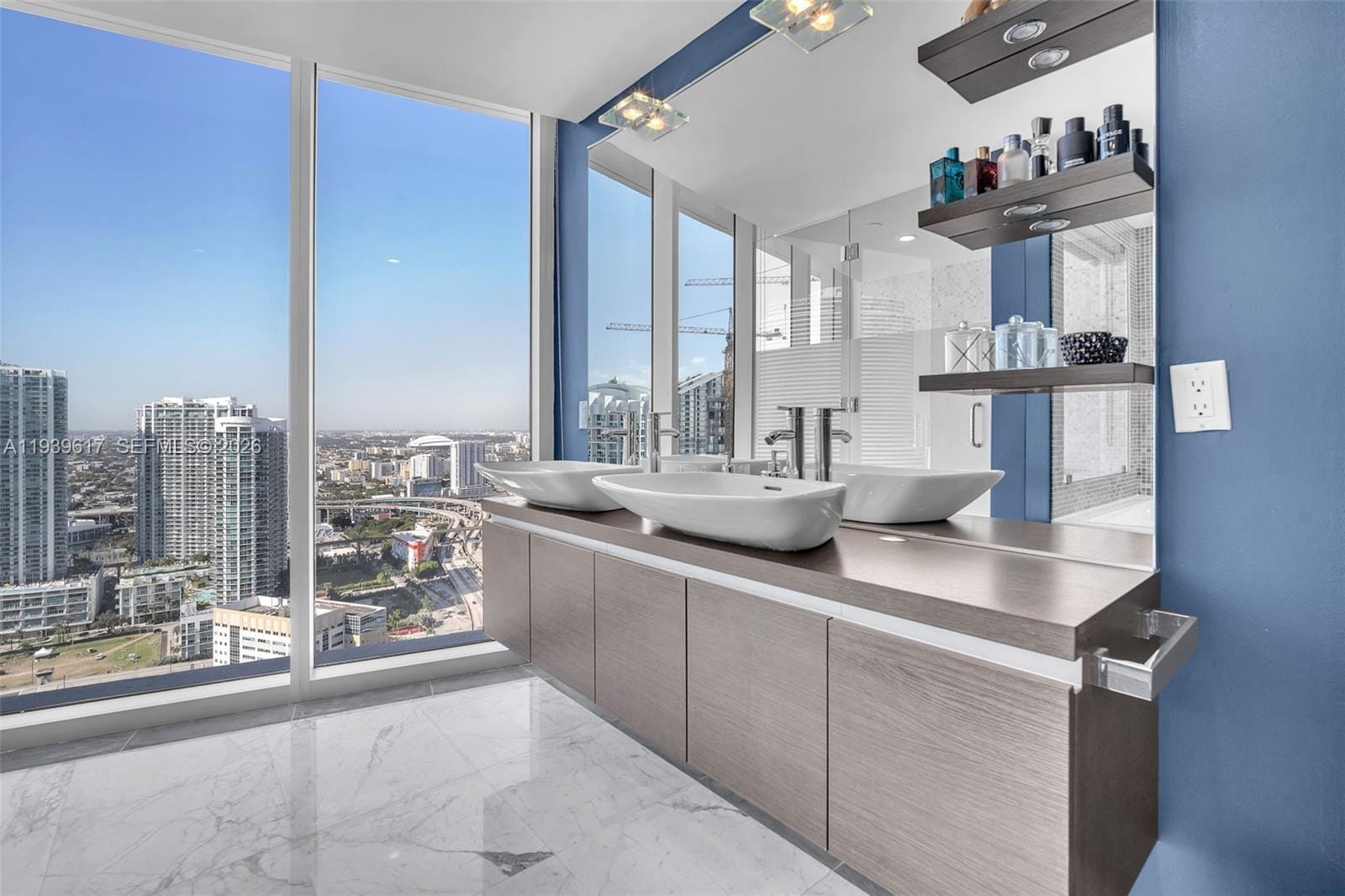 200 Biscayne Boulevard Way 4202, Miami, FL 33131 photo 16