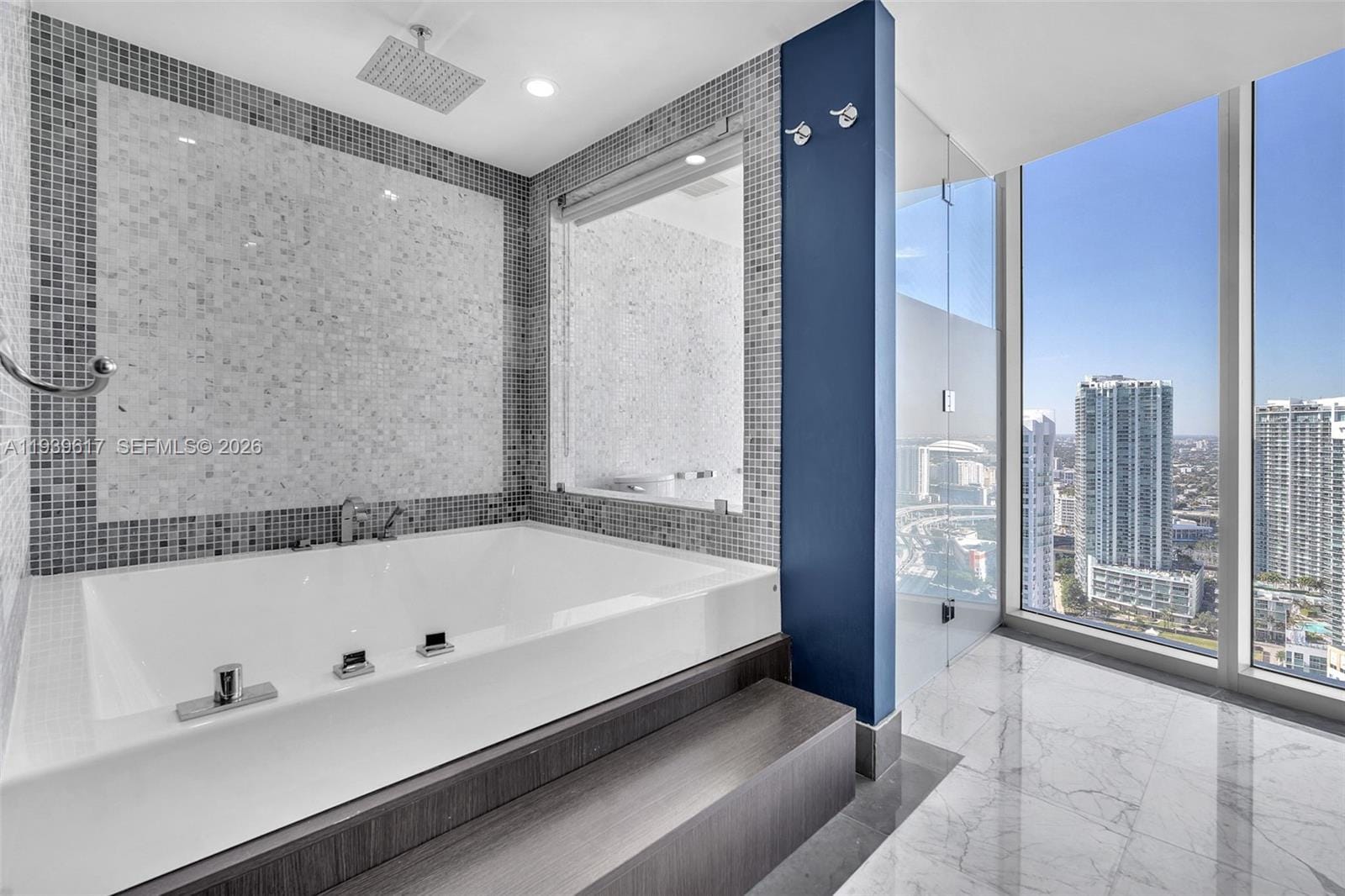 200 Biscayne Boulevard Way 4202, Miami, FL 33131 photo 17