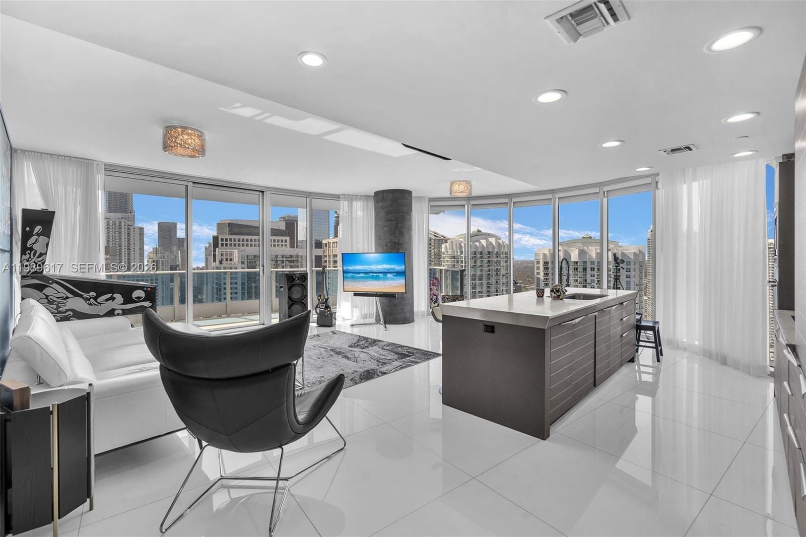 200 Biscayne Boulevard Way 4202, Miami, FL 33131 photo 4