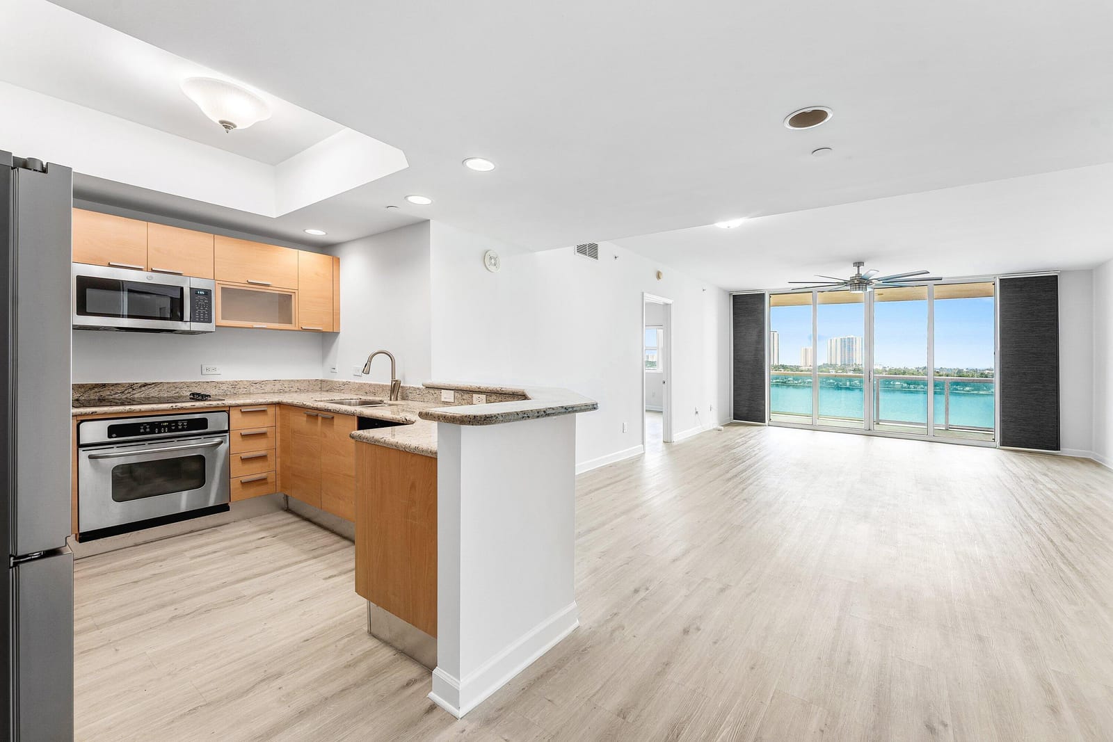2640 Lake Shore Drive 614, Riviera Beach, FL 33404