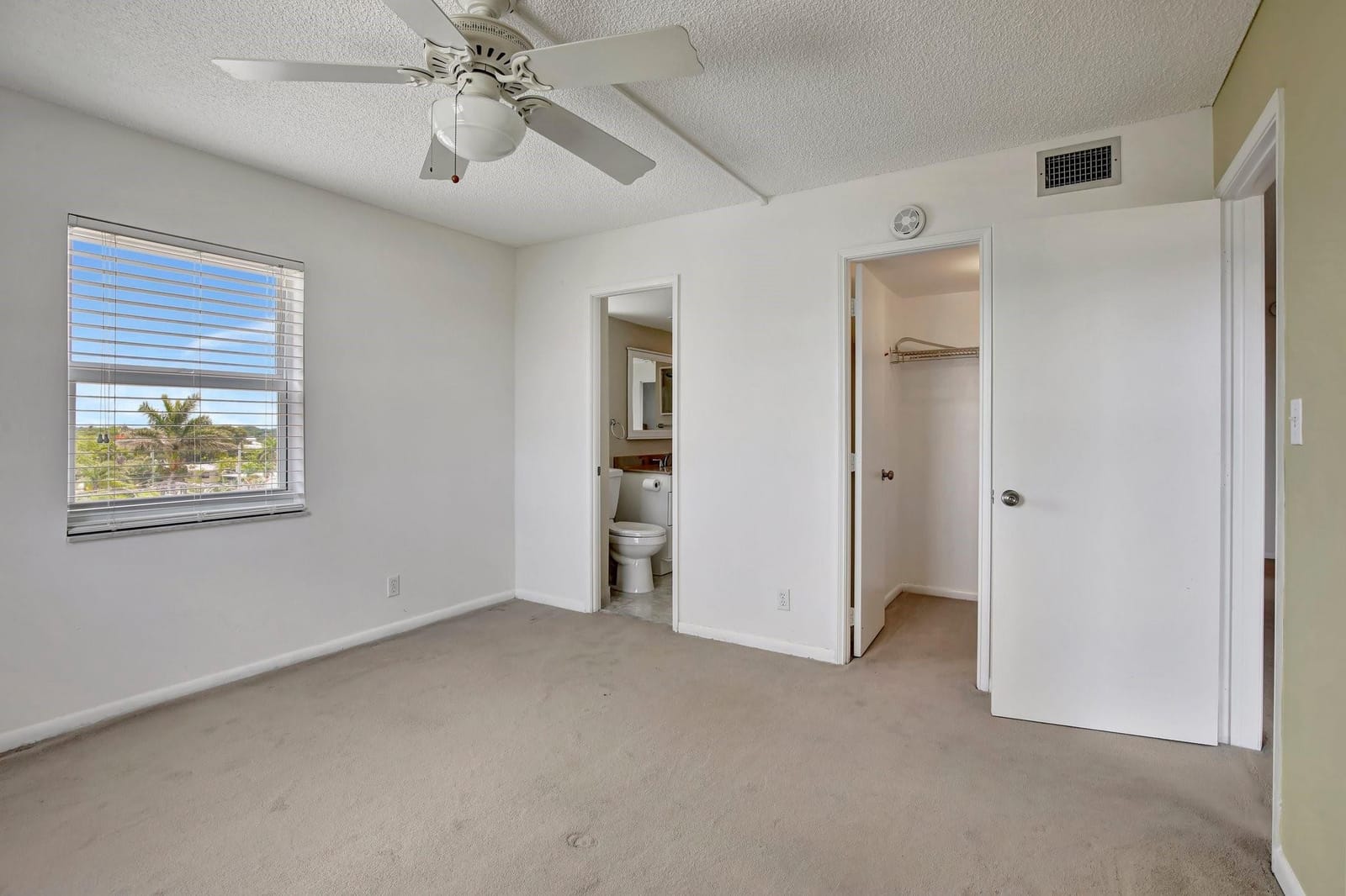 900 NE 18th Avenue 606 — photo 10
