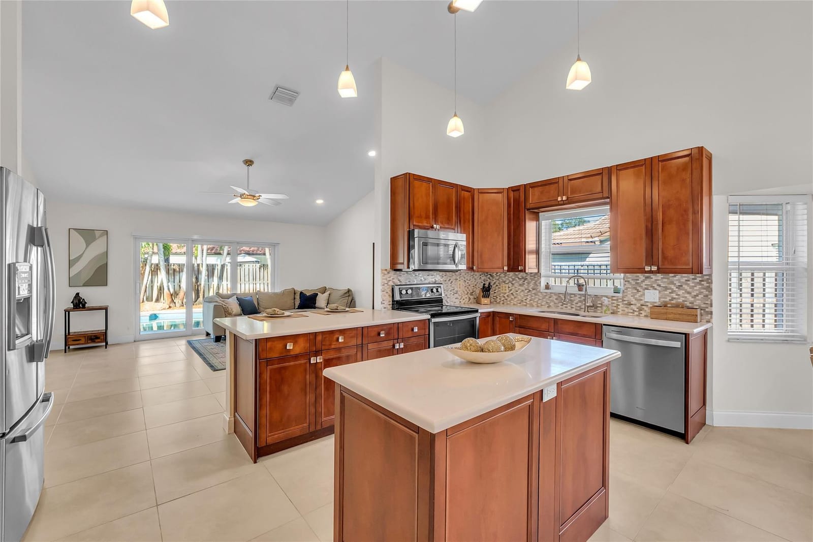 3605 SW 23rd Street — photo 2
