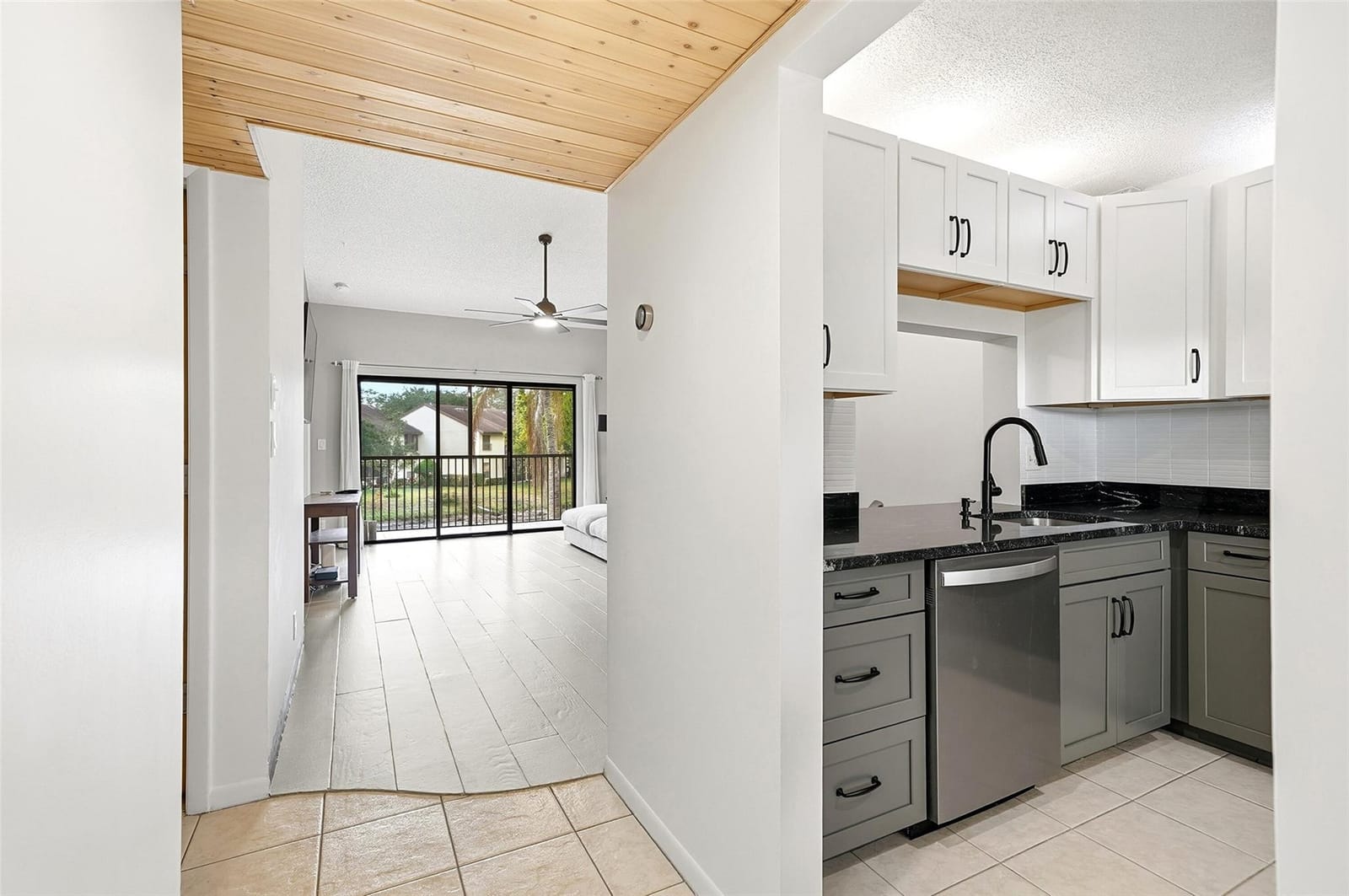 3053 Carambola Circle N Unit 3053 — photo 4