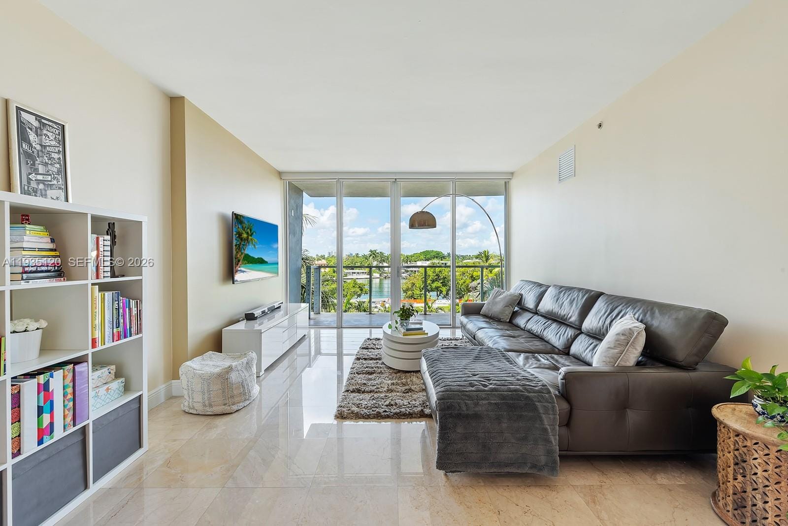 6305 Indian Creek Drive 4D — photo 2