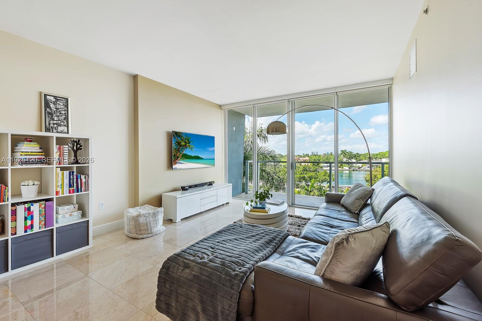 6305 Indian Creek Drive 4D — photo 3