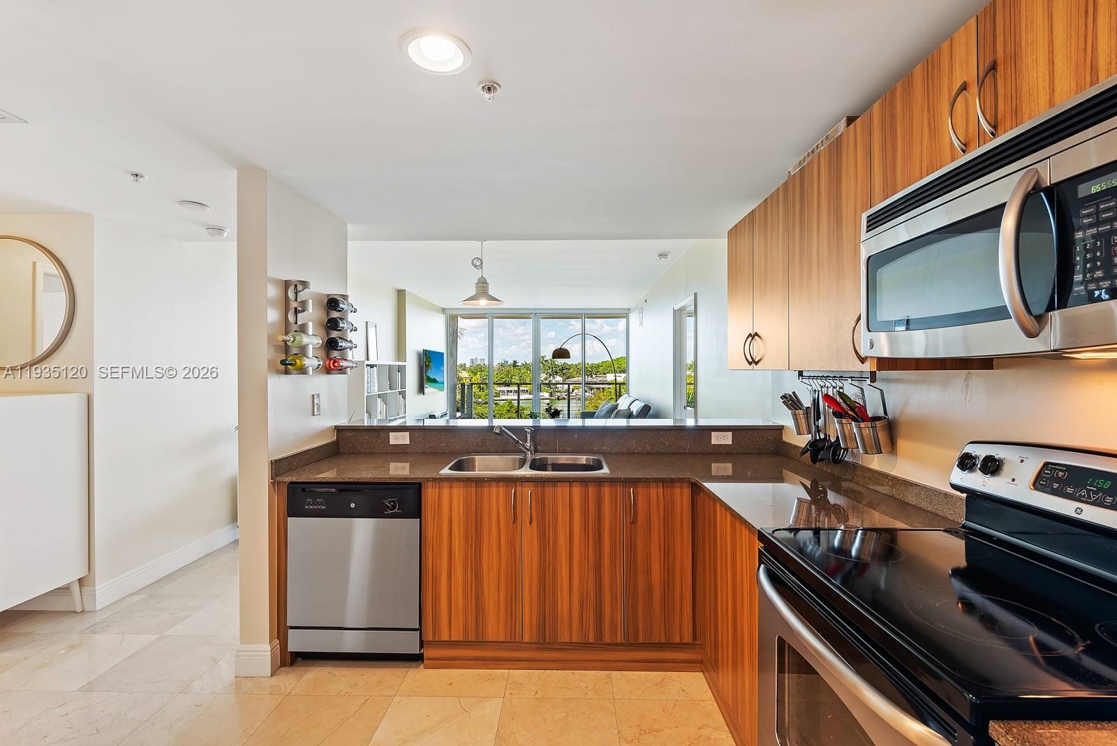 6305 Indian Creek Drive 4D — photo 5